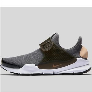 NIKE SOCK DART SE 862412 001 Vachetta Tan Size 8 Trail Running Shoes
